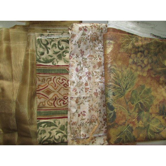 Autumn Leaves Home Decor Chintz - 3.7m - Picture 13 of 13